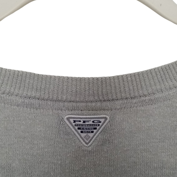 Columbia Womans PFG Lightweight Gray Pullover V-neck Long Sleeve Size Medium. - Picture 6 of 7